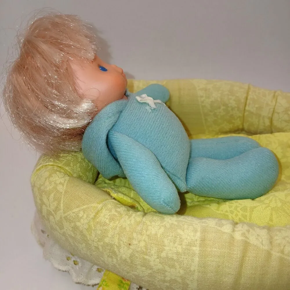 Vintage Fisher-Price Toy Bundle Up Baby #244 1979 in Crib Carrier w/ Blanket
